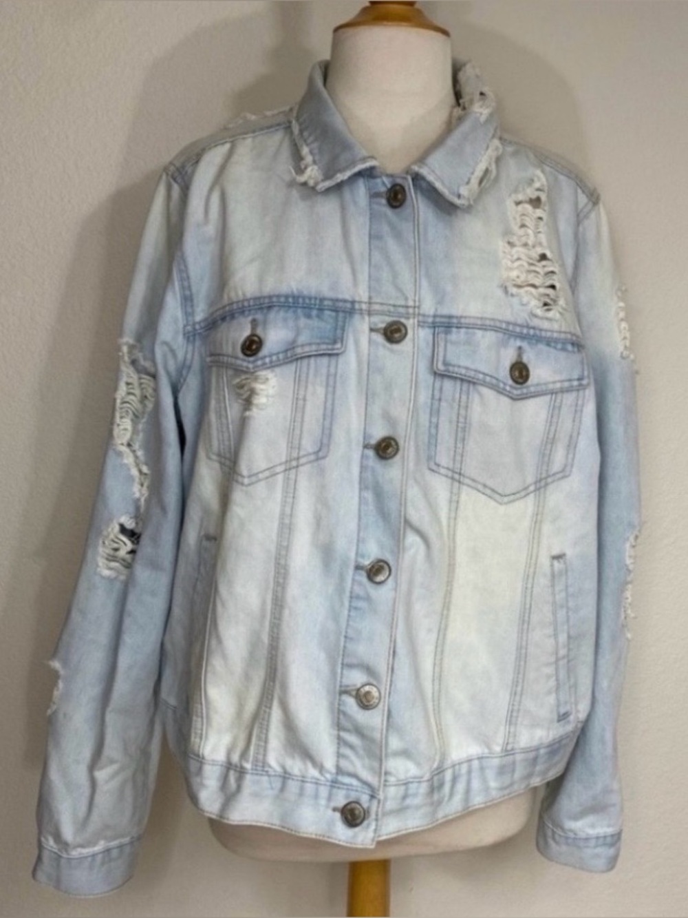 Forever 21 Womens Light Blue Distressed Denim Jacket Streetwear Casual Size 2X